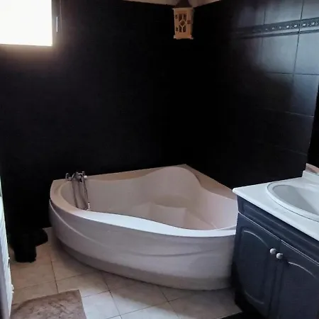 Jolie Maison Avec Spa Exterieur Casa de Férias *